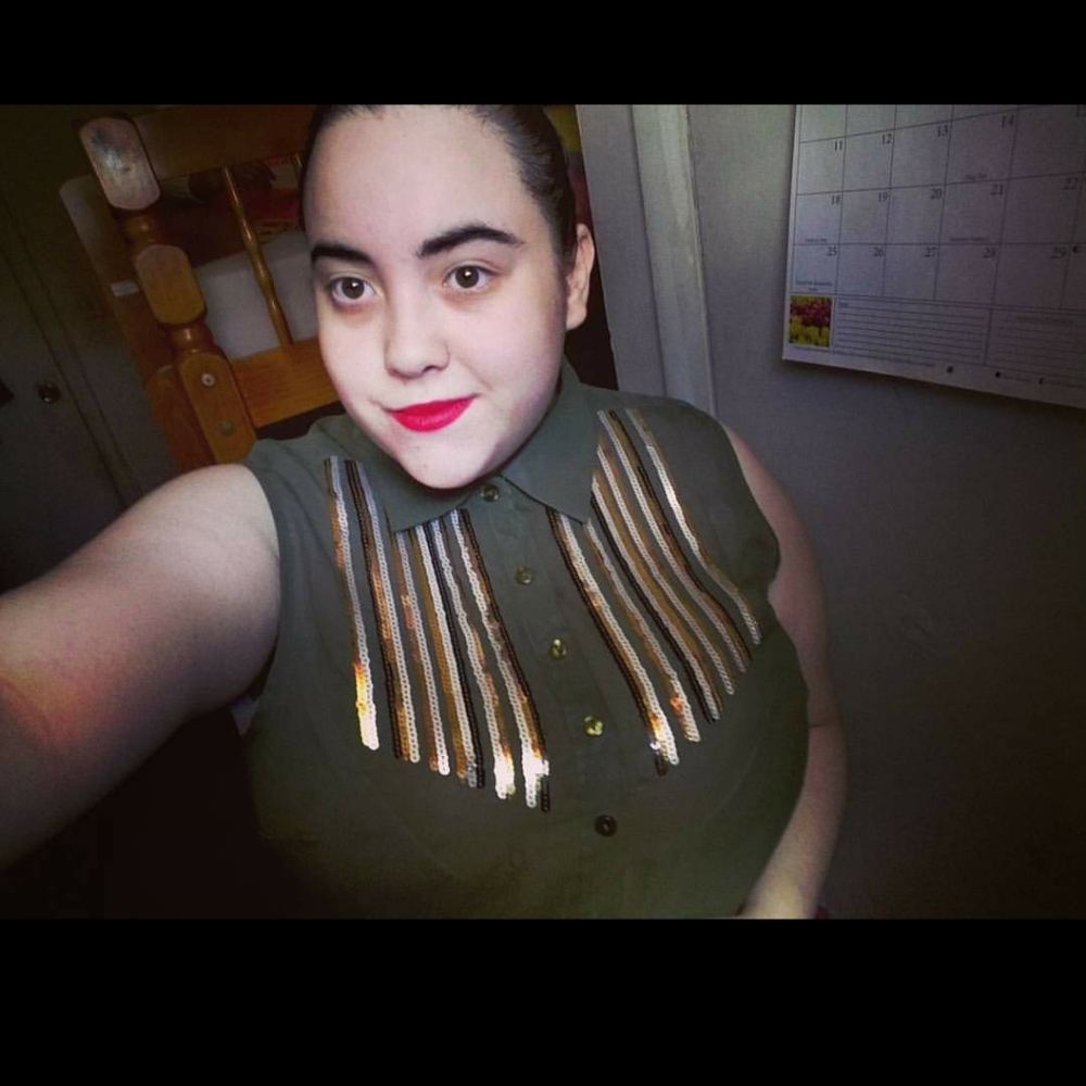 Green top golden stripes in front 💚💛 size XL